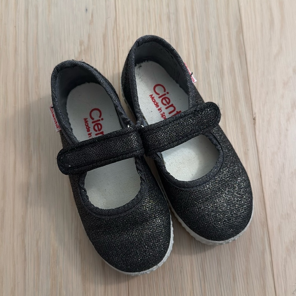 Cienta Mary Jane black gold 24 size 8